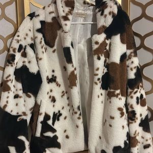 Women’s s/m faux fur hooded jacket with pockets